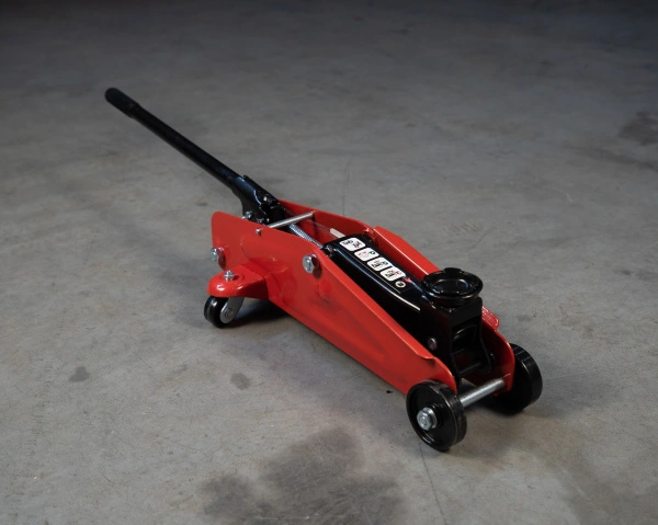 Домкрат подкатной TOR 2,0 т 135-330MM LT-FJ820012